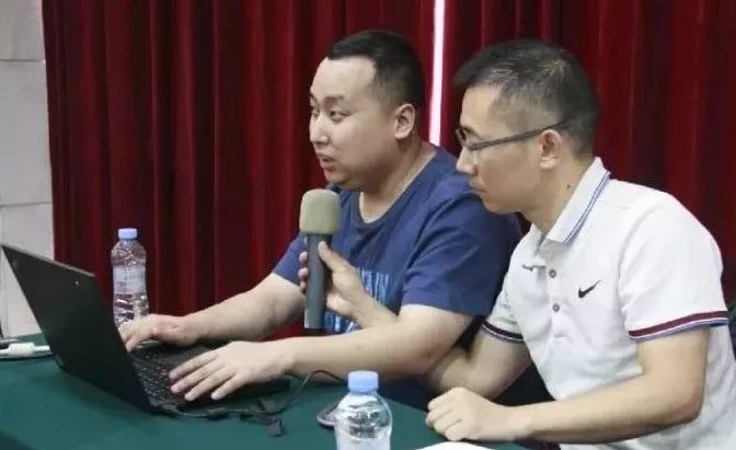 信息无障碍技术团队进行演示